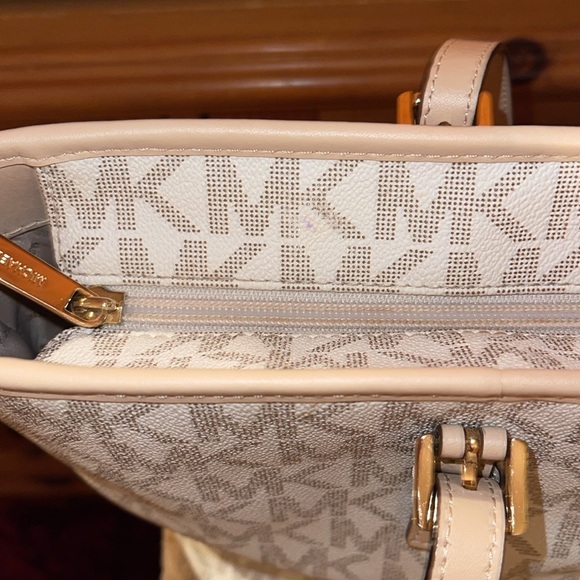 Michael Kors Signature Jet Set Purse - very good used condition. - Picture 7 of 13